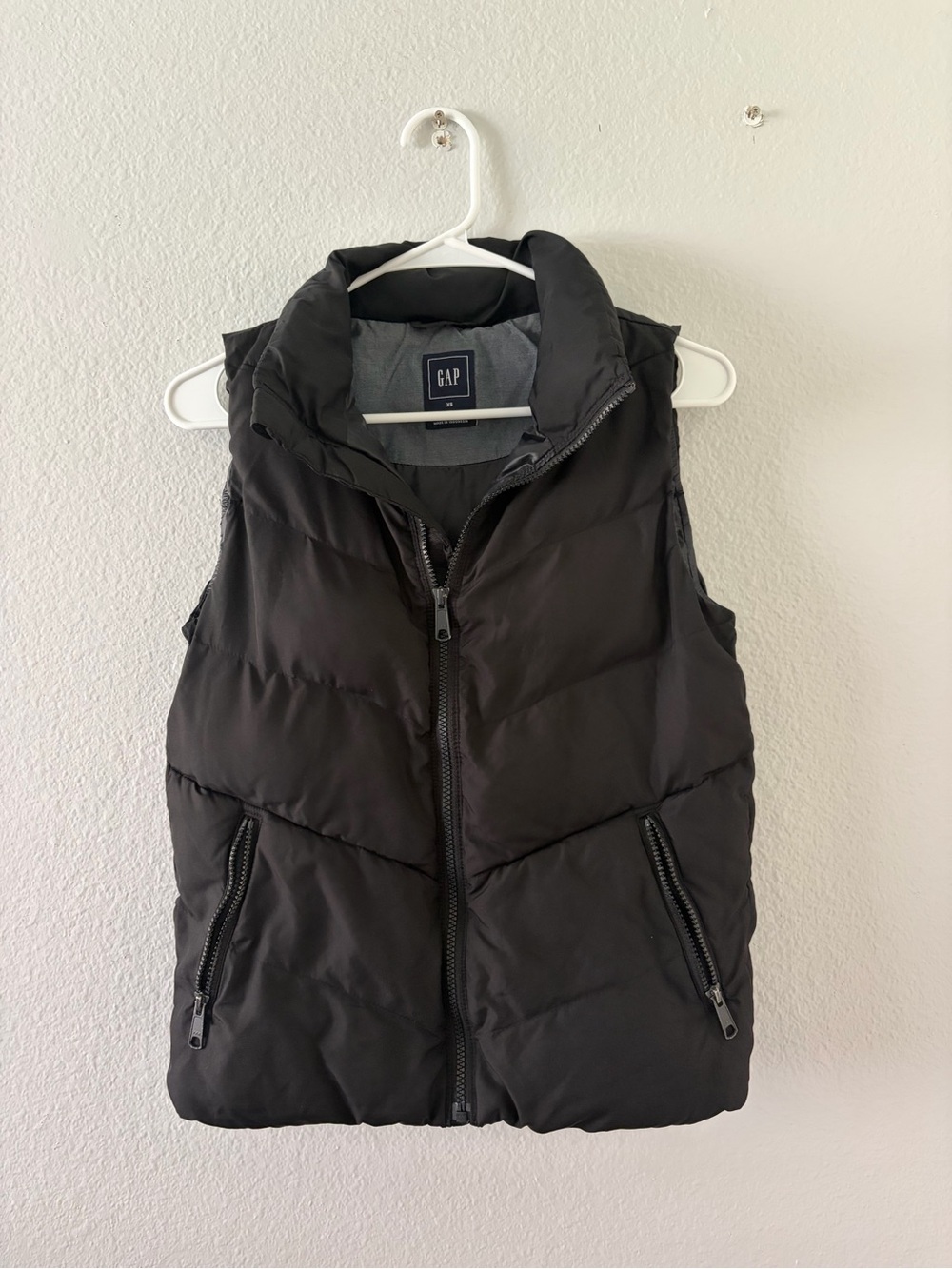 GAP Black Quilted Puffer Vest size XS